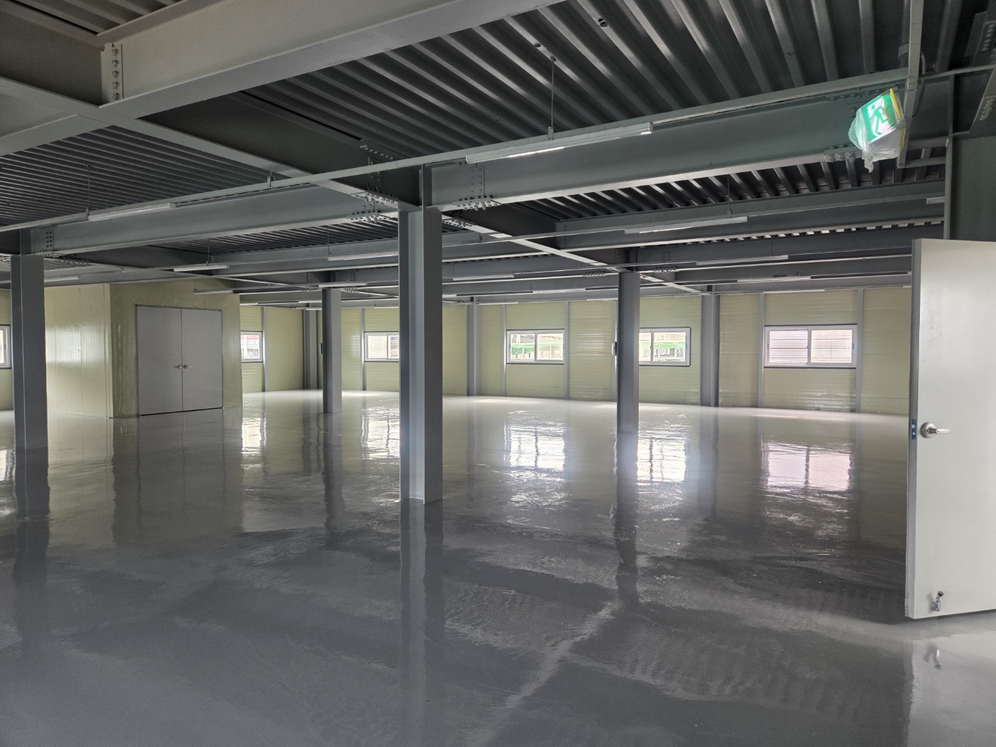 신항 신규 창고 thumbnail 2