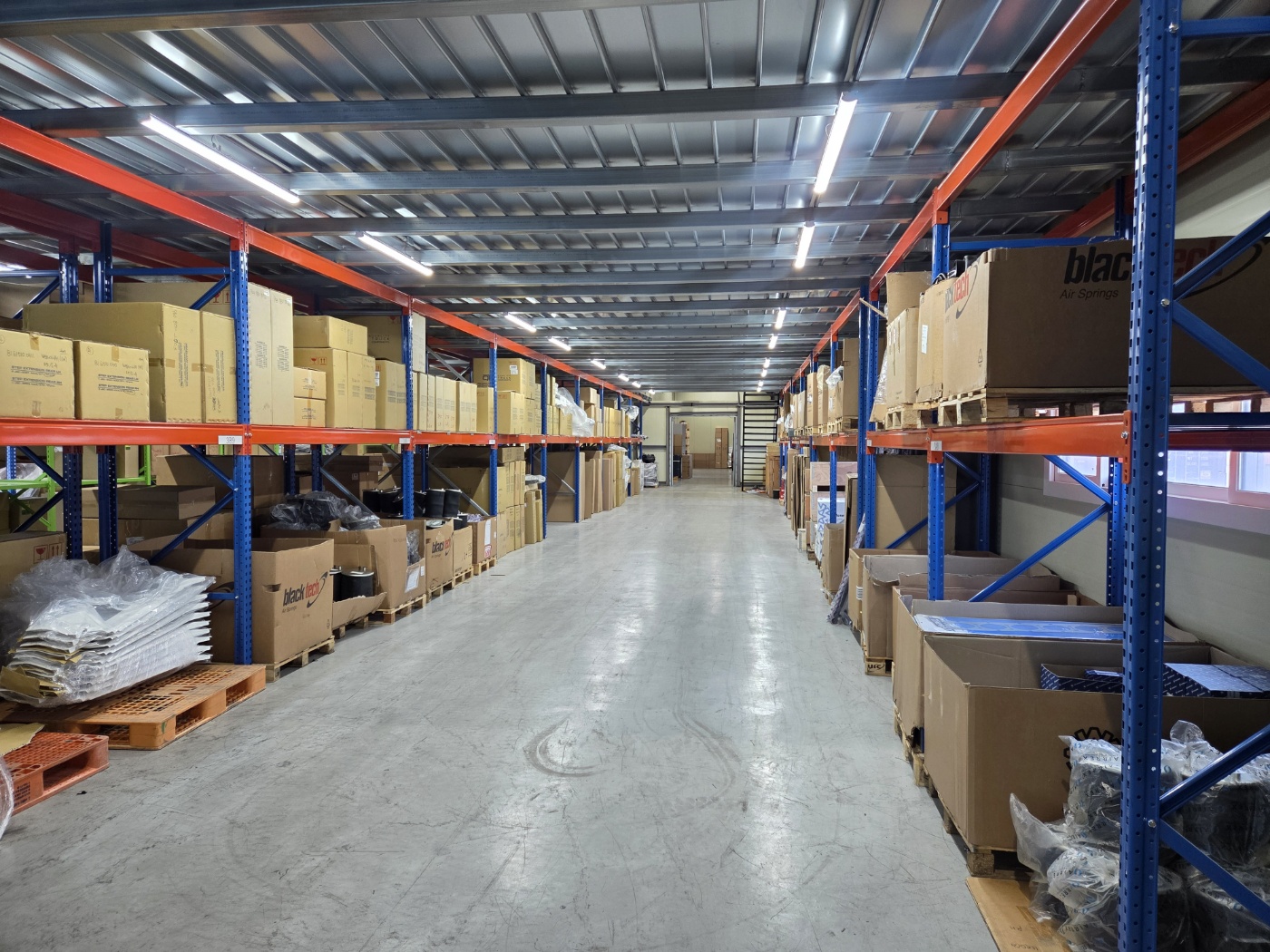 신항 창고 thumbnail 2